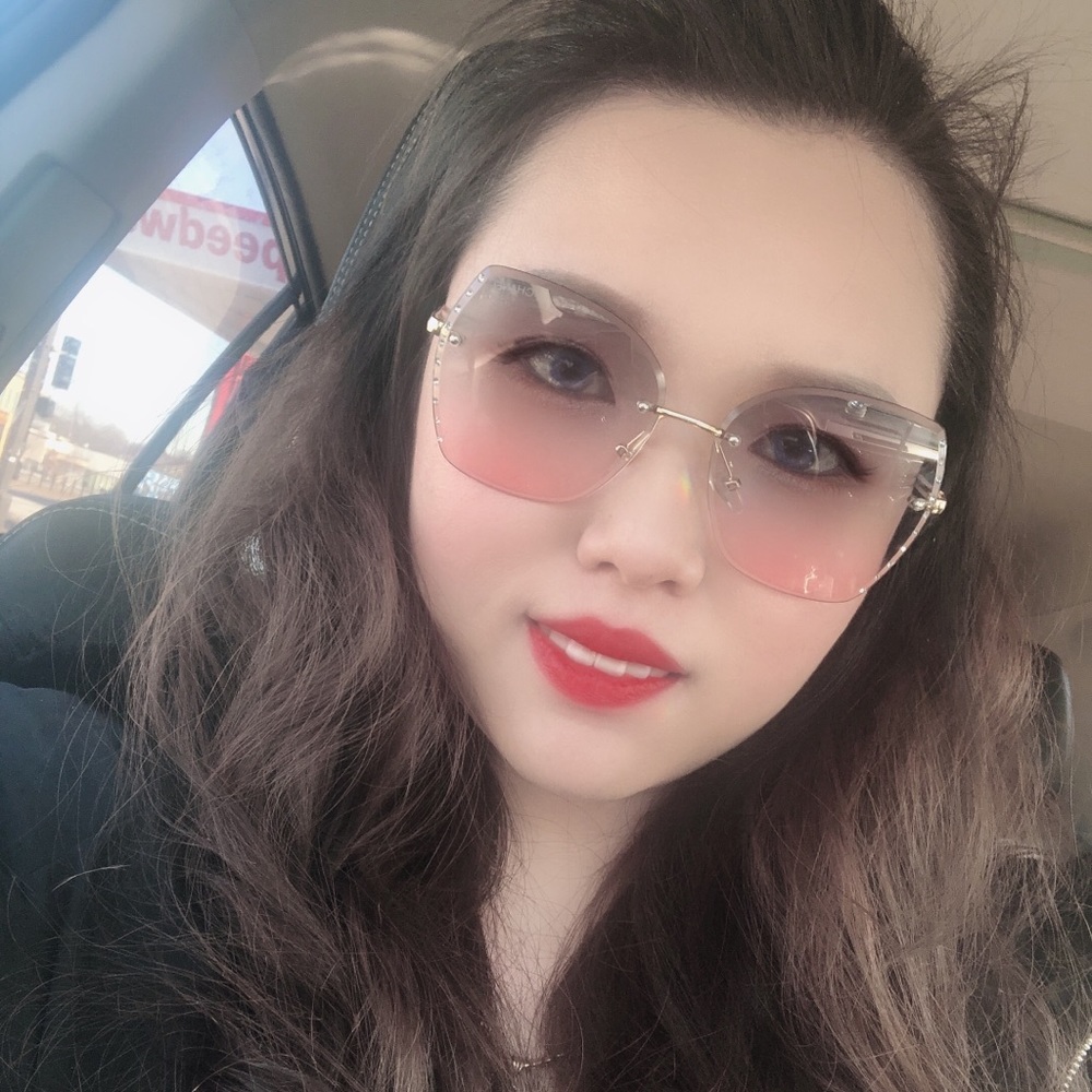 Meet your Posher, Yen